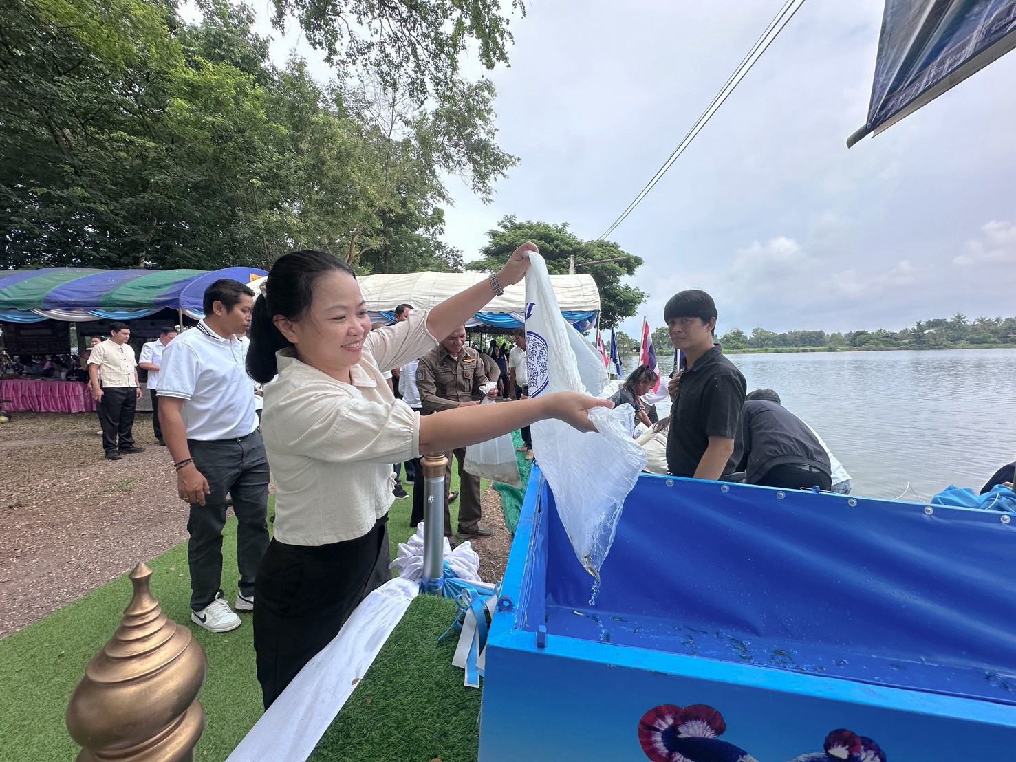 title - สำนักงานการปฏิรูปที่ดินจังหวัดเพชรบูรณ์ เข้าร่วมพิธีปล่อยพันธุ์สัตว์น้ำเนื่องในวันประมงแห่งชาติ